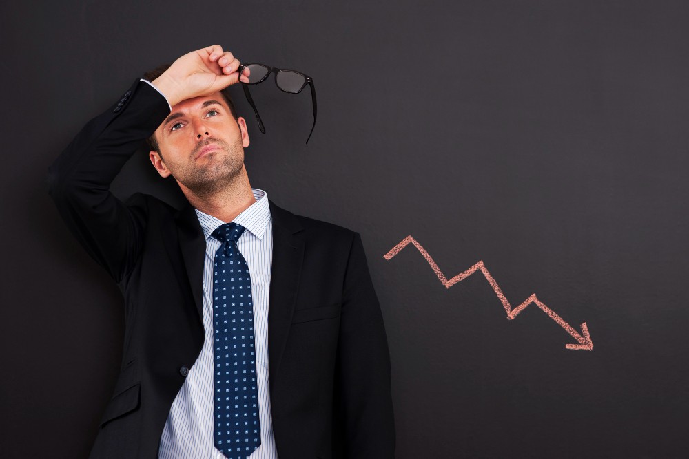 homem-lamentando-a-depreciacao-de-moveis-e-utensilios-lage-contabilidade